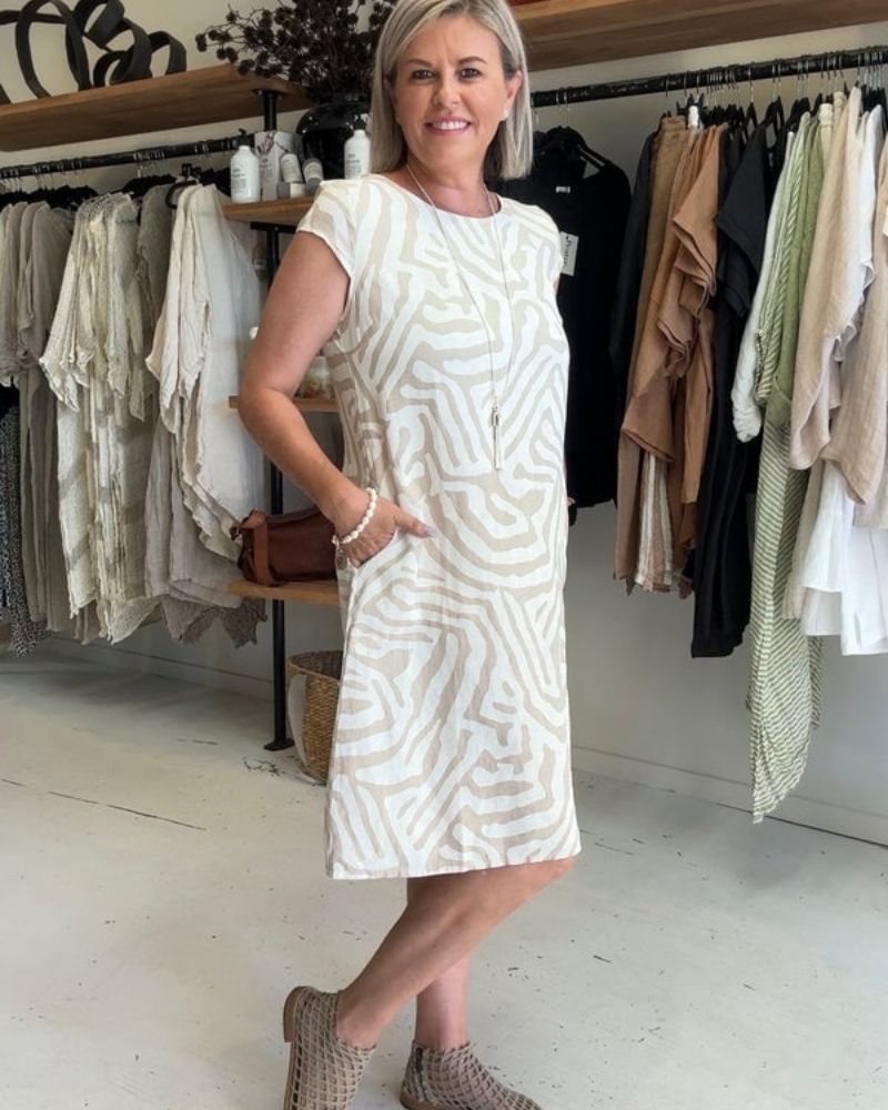 Claudia™ – Sommerkjole med rund hals og vakkert mønster